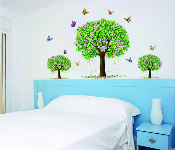 Decal Đàn Bướm Xung Quanh Cây To Có Hoa