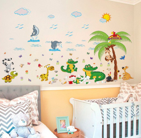 Decal Dán Tường Động Vật Vui Đùa Trên Bãi Biển