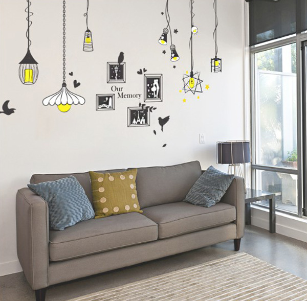 Decal Khung Ảnh Và Những Chiếc Đèn Treo