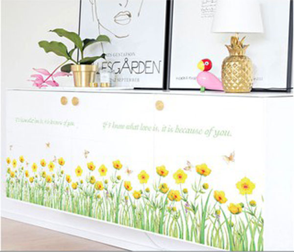Decal Trang Trí Nhánh Hoa Vàng Cùng Bướm