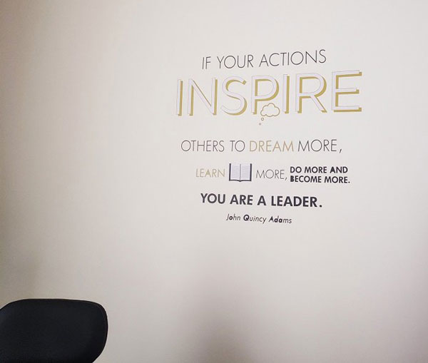 Decal Văn Phòng Your Are A Leader 